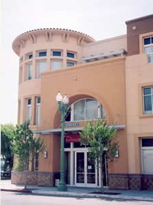 La Clinica de La Raza Building